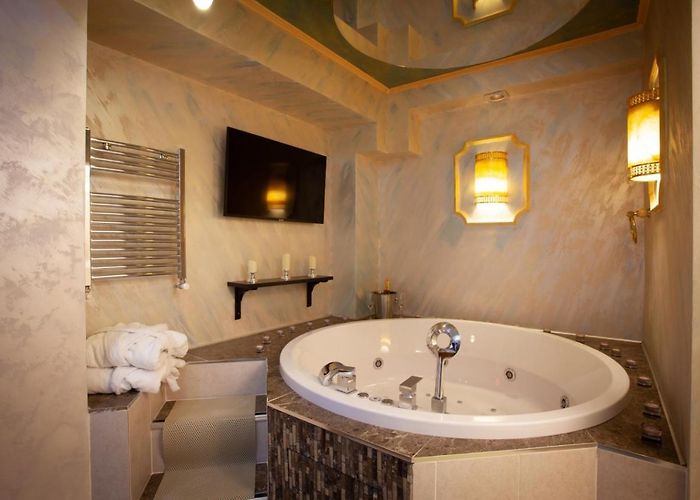 Jacuzzi  in Al Quoz 